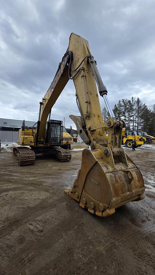 Used 2016 Caterpillar 330F