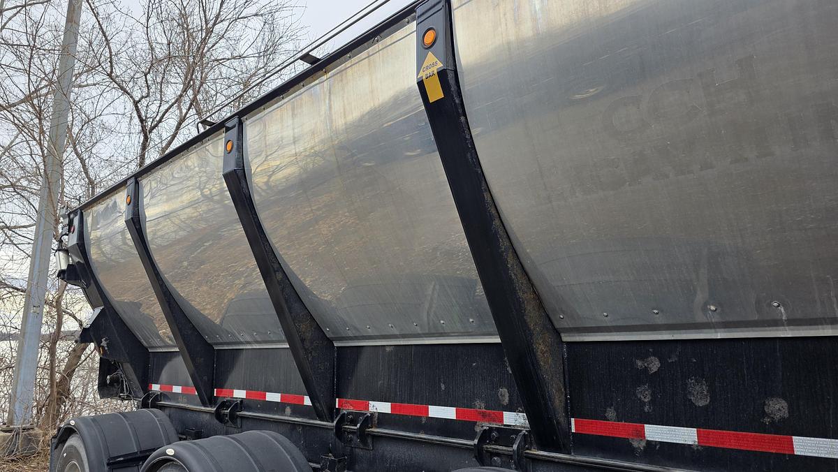 Used 2020 Trout River 4 axles Live Bottom