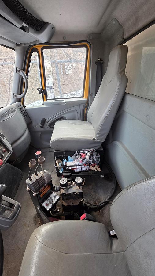 Used 2002 International 7400