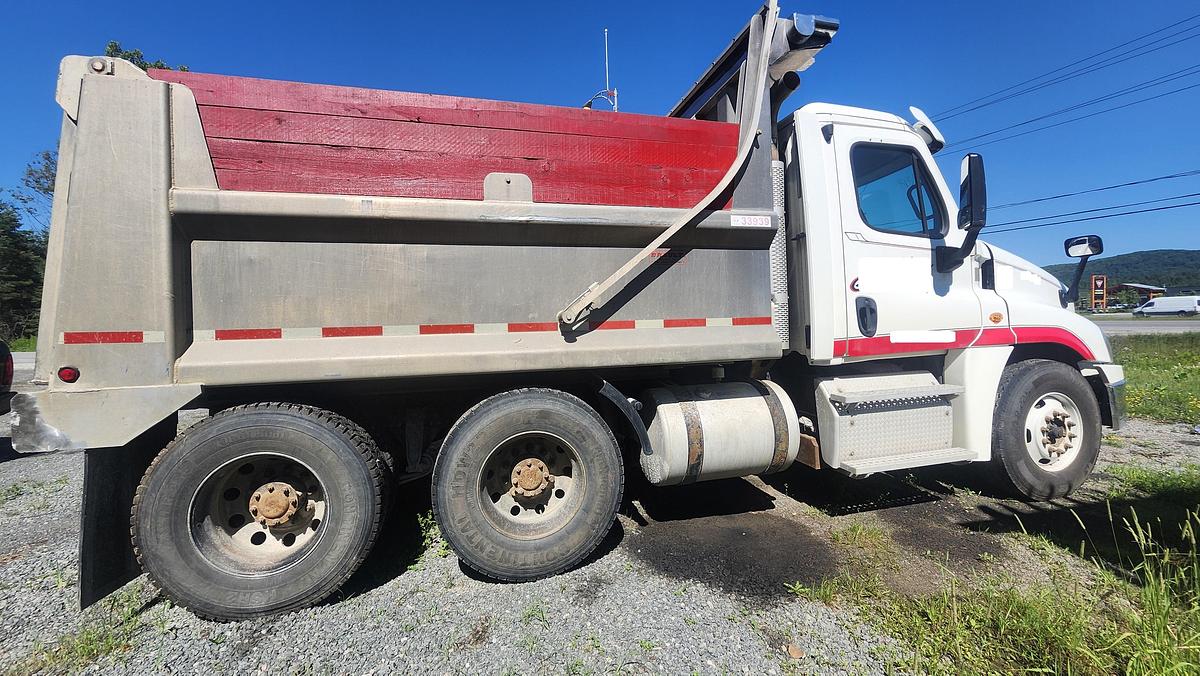 Used 2017 Freightliner Cascadia 125