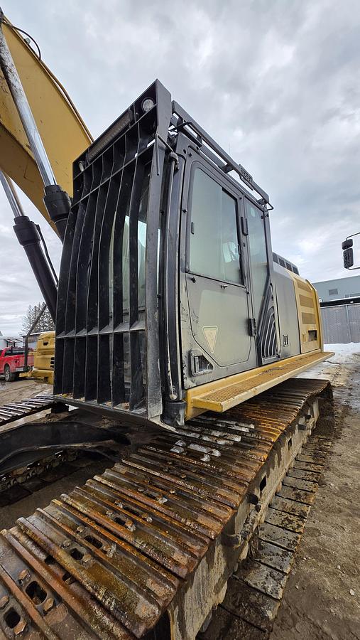 Used 2016 Caterpillar 330F