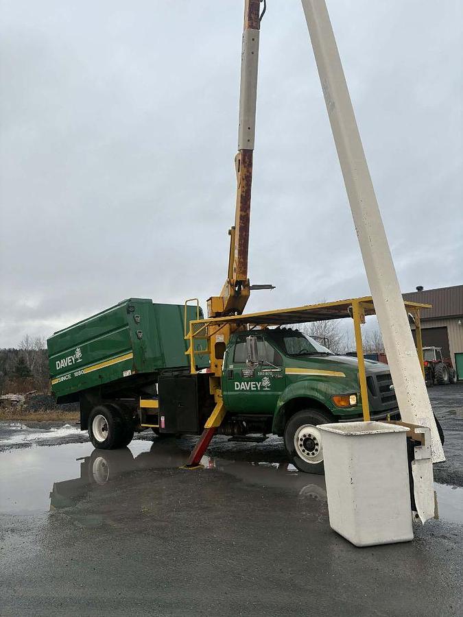 Used 2009 Ford F750 / Terex