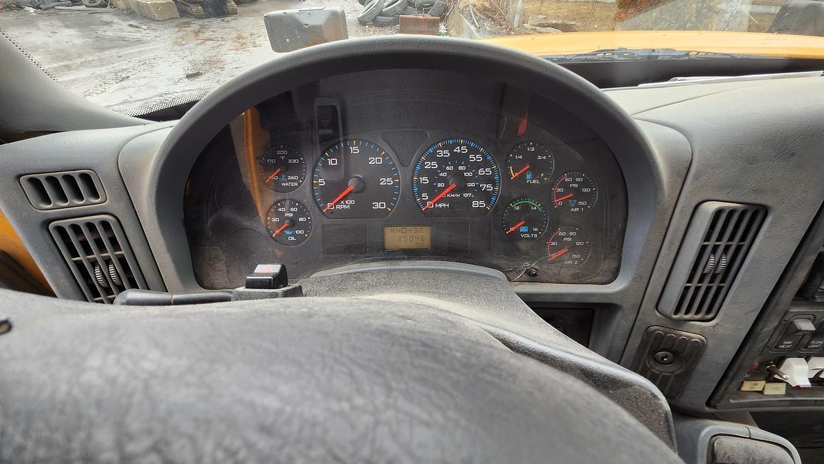 Used 2002 International 7400