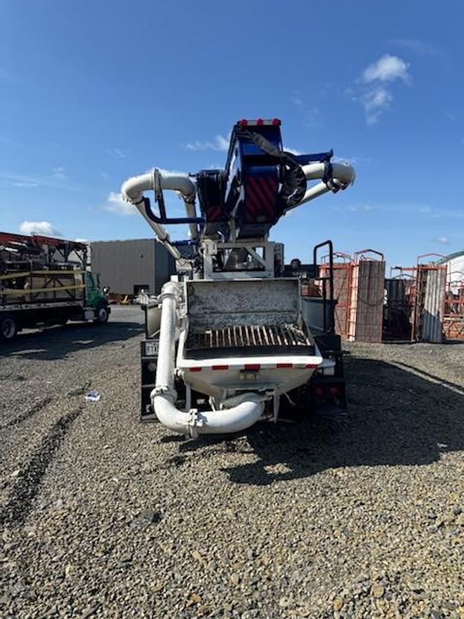 Used 1996 Putzmeister 28m on 2001 Volvo