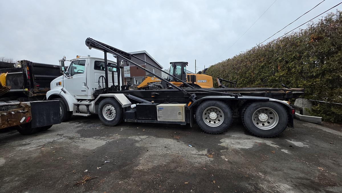 Used 2007 Sterling Roll-Off