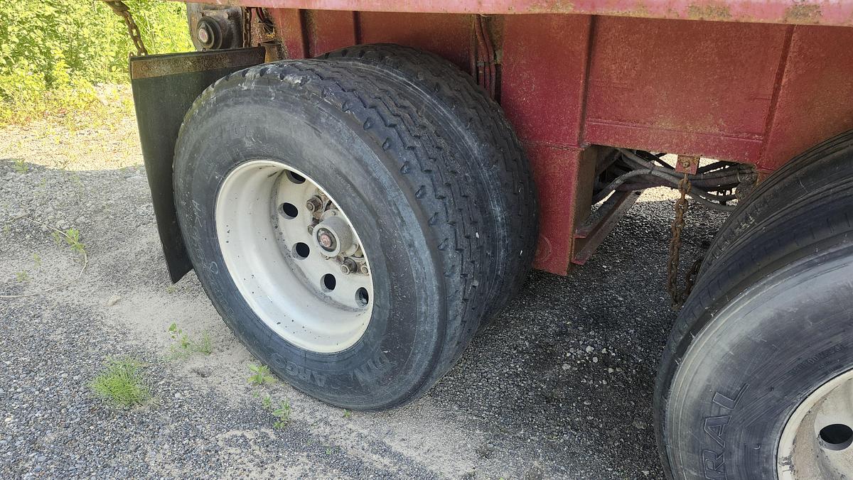 Used 1999 Red River LB439 / 4 axles strap trailer