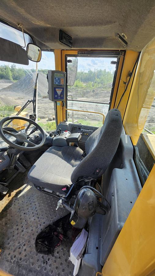 Used 2003 Volvo L330E