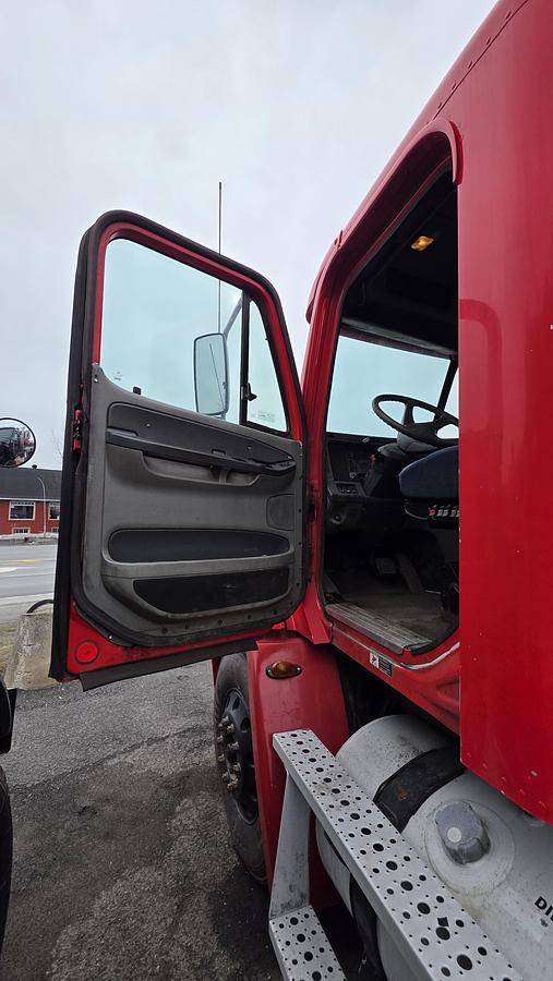 Used 2006 Freightliner Columbia