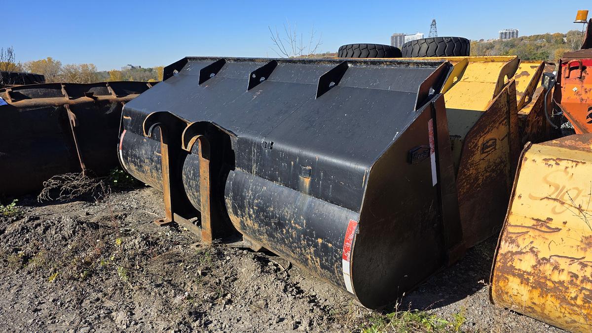 Used 132 inch Caterpillar Bucket