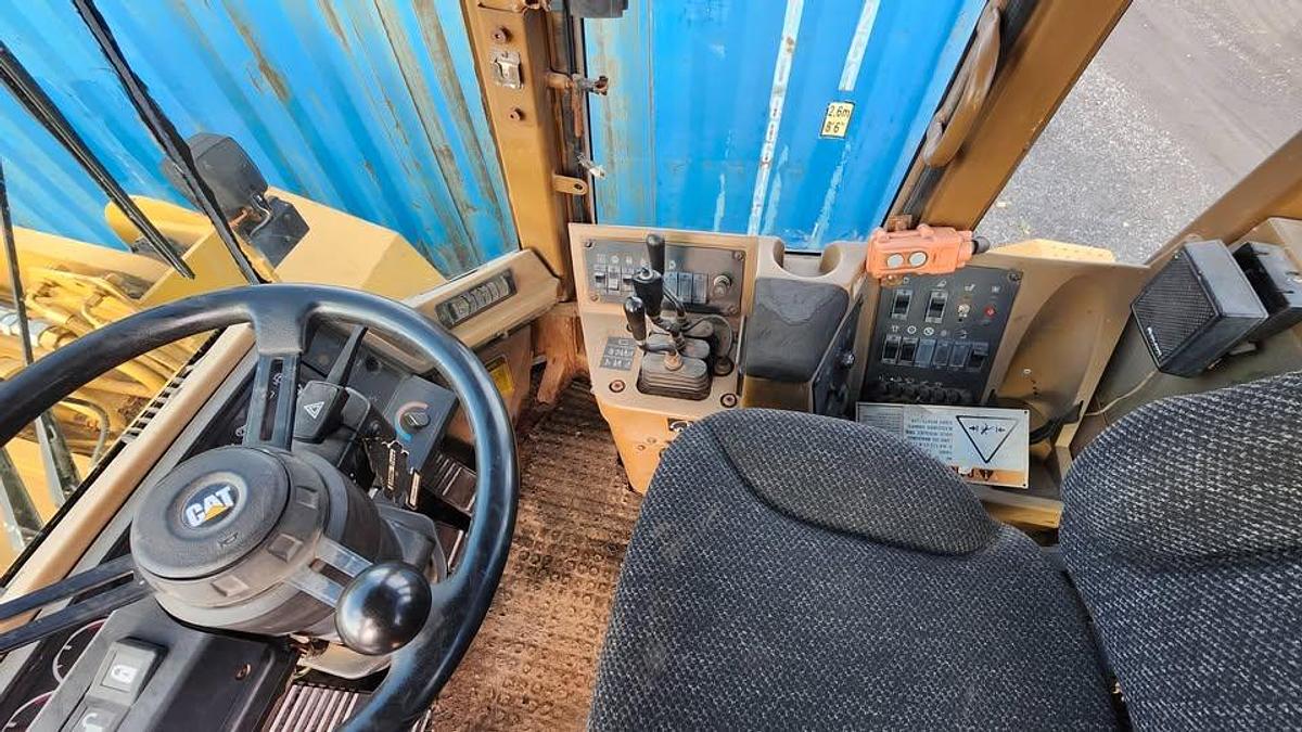 Used 1997 Caterpillar 938F
