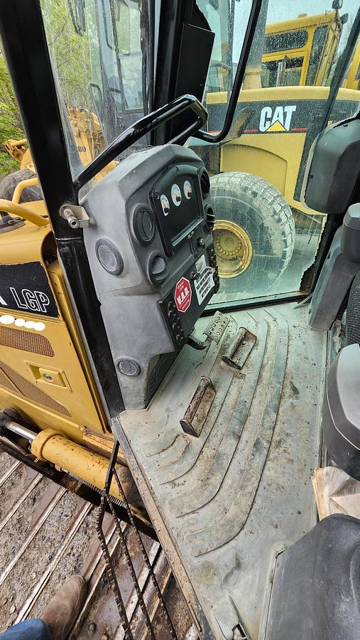 Used 2011 Caterpillar D4K LGP