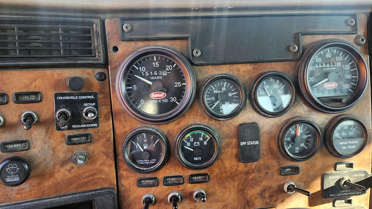 Used 2009 Peterbilt 348