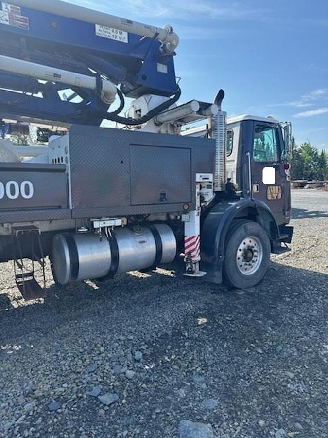 Used 1996 Putzmeister 28m on 2001 Volvo