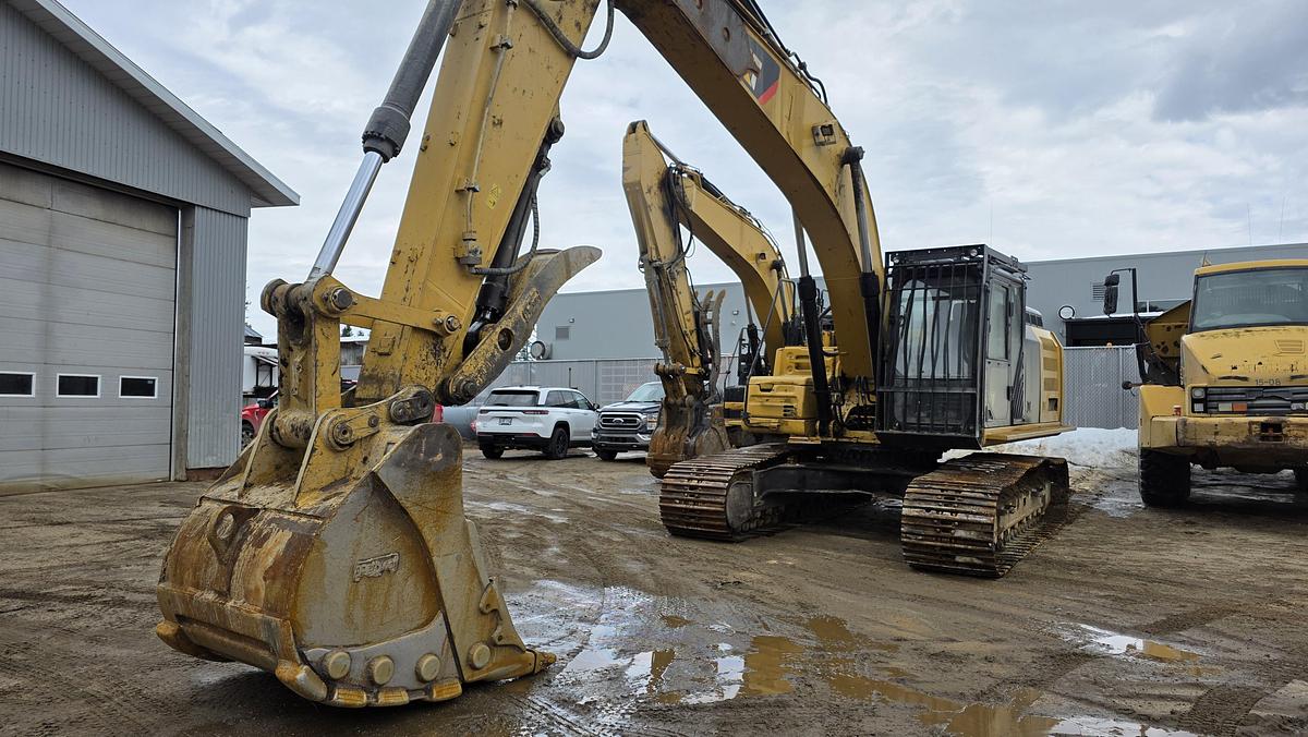 Used 2016 Caterpillar 330F