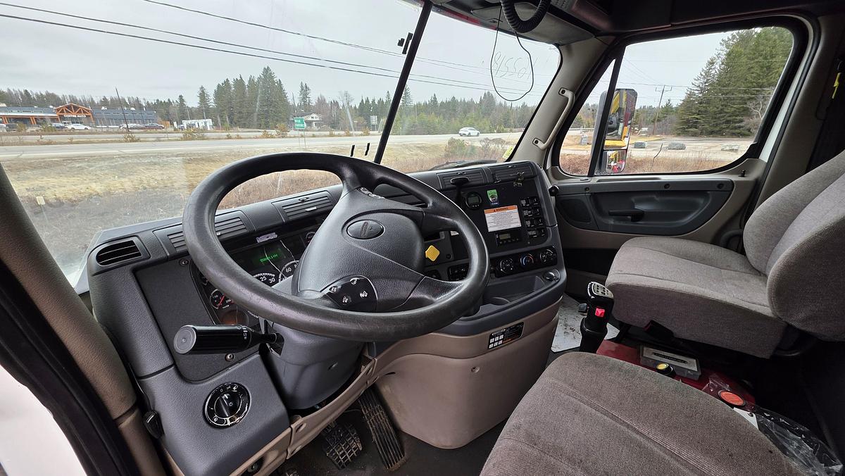 Used 2017 Freightliner Cascadia 125