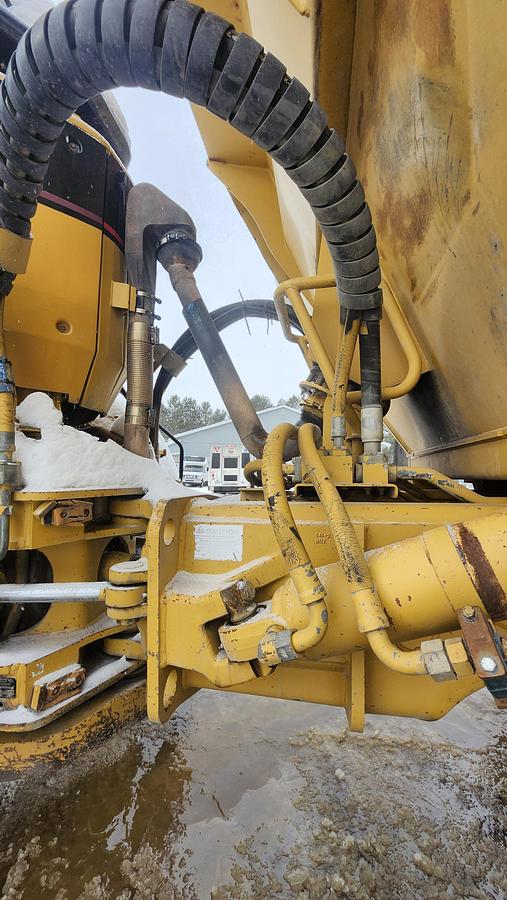 Used 2001 Caterpillar 735