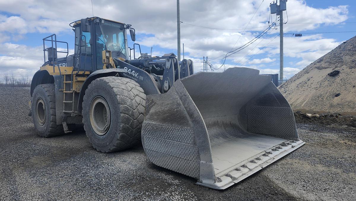 Used 2019 John Deere 844K-III