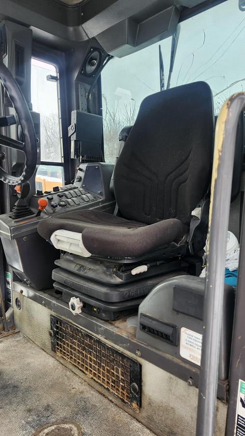 Used 2006 Volvo G740B