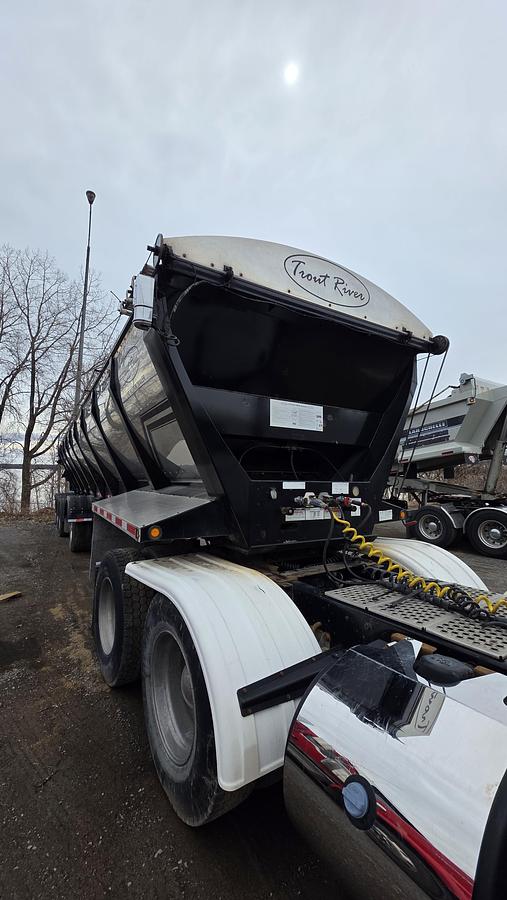 Used 2020 Trout River 4 axles Live Bottom