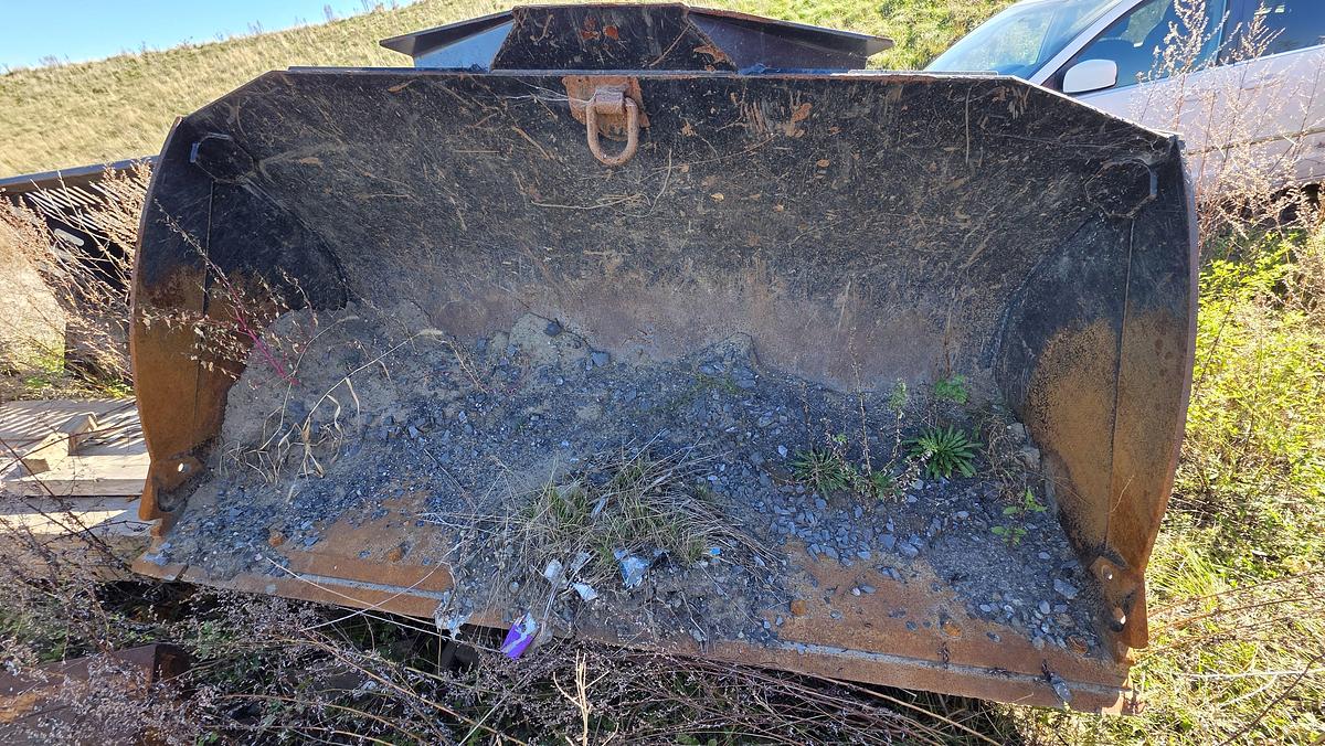 Used 100 in Caterpillar Bucket
