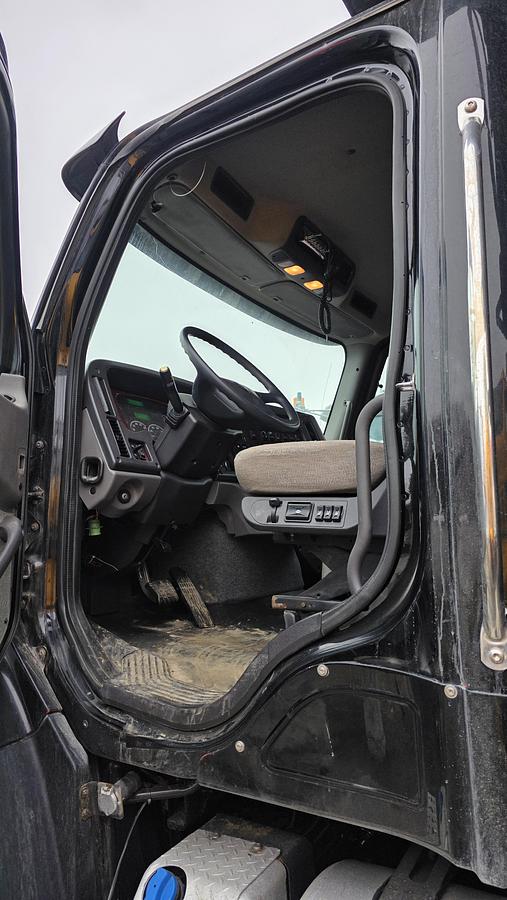 Used 2017 Freightliner SD114