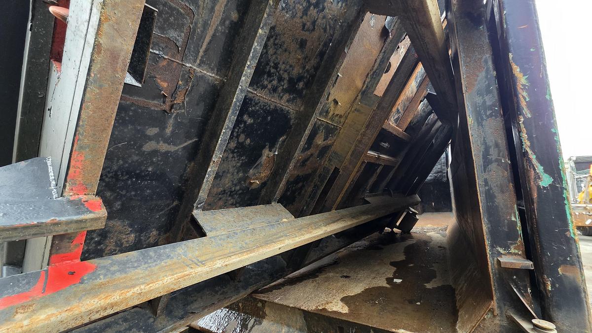 Used 2014 Roll-Off 2 axles