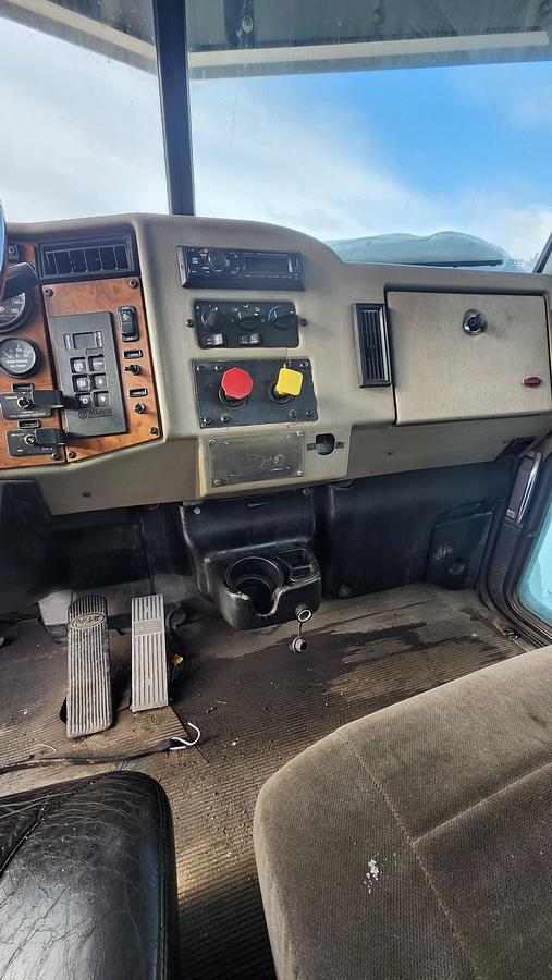 Used 2009 Peterbilt 348