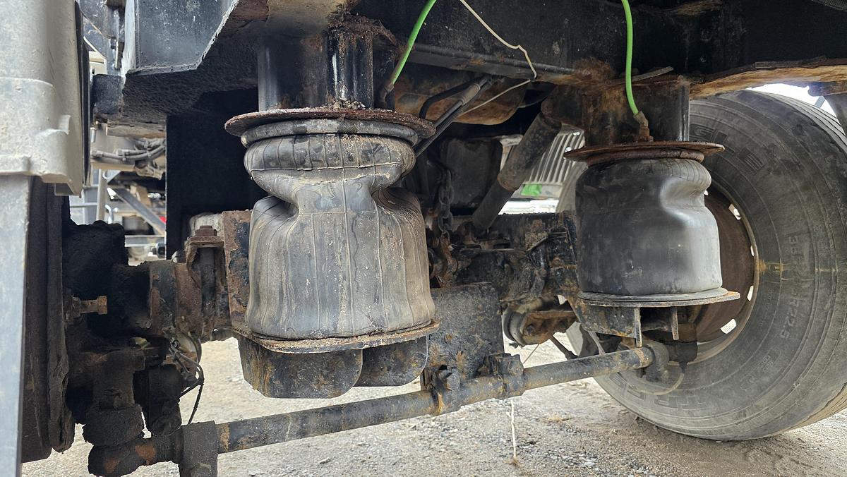 Used 2020 Trout River 4 axles Live Bottom