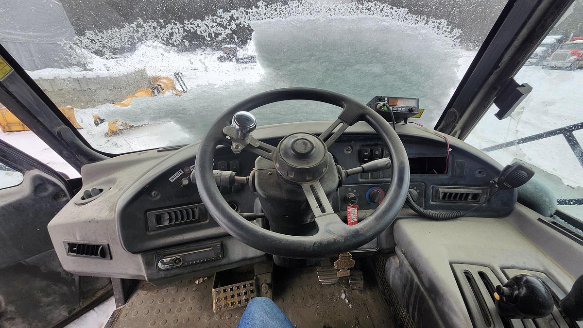 Used 2001 Caterpillar 735