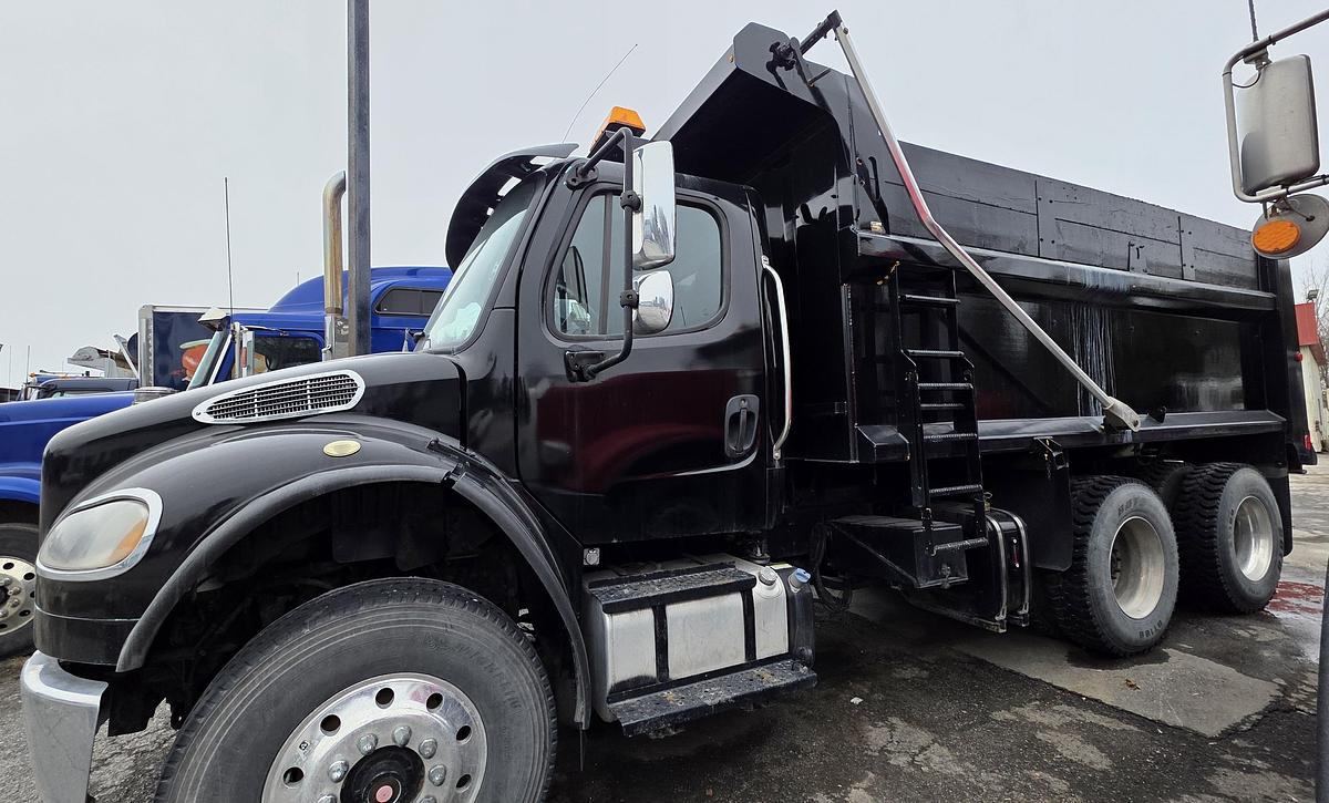 Used 2015 Freightliner M2-112