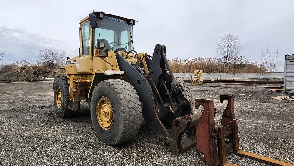 Used 2001 Volvo L90D
