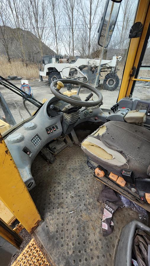 Used 2001 Volvo L90D