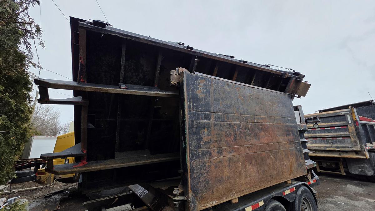 Used 2014 Roll-Off 2 axles