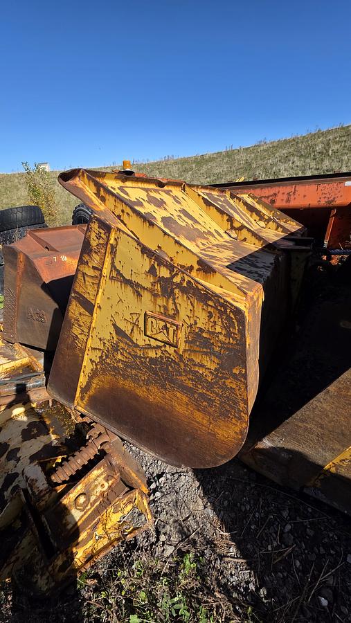 Used 132 inch Caterpillar Bucket