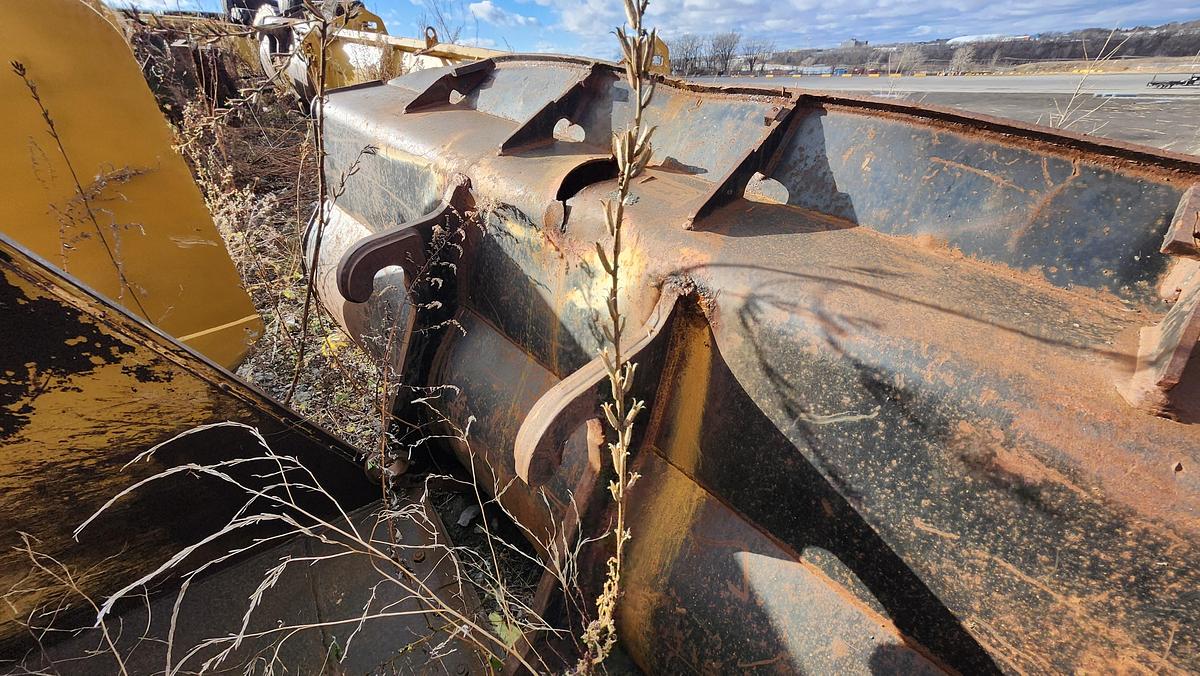 Used Caterpillar 102" Bucket