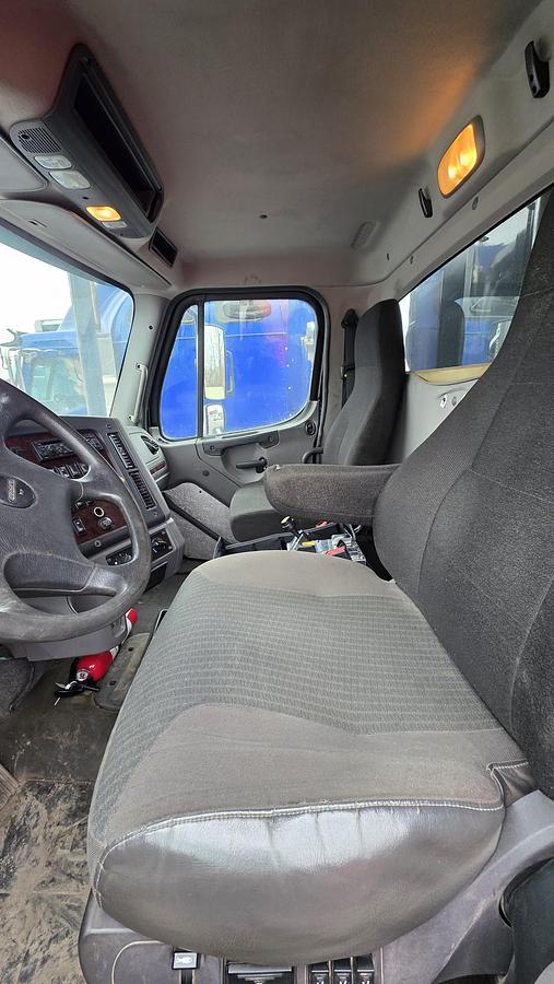Used 2015 Freightliner M2-112
