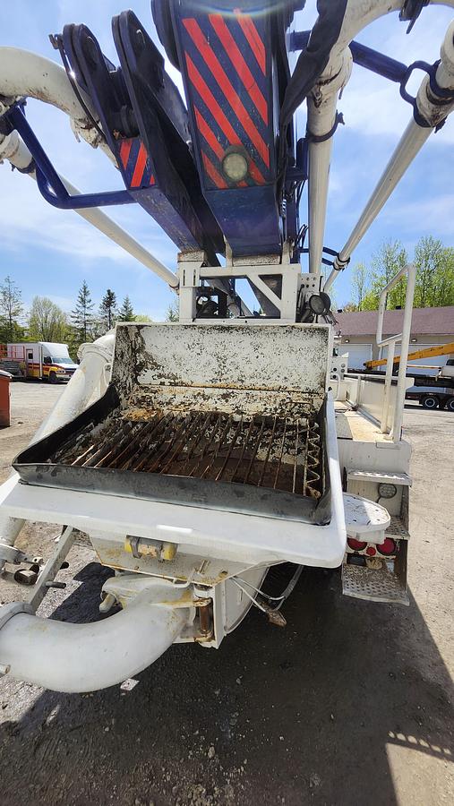 Used 1996 Putzmeister 28m on 2001 Volvo