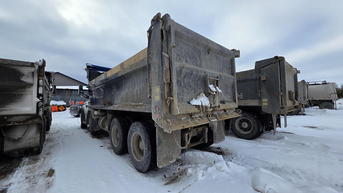 Used 2020 Peterbilt Dump truck