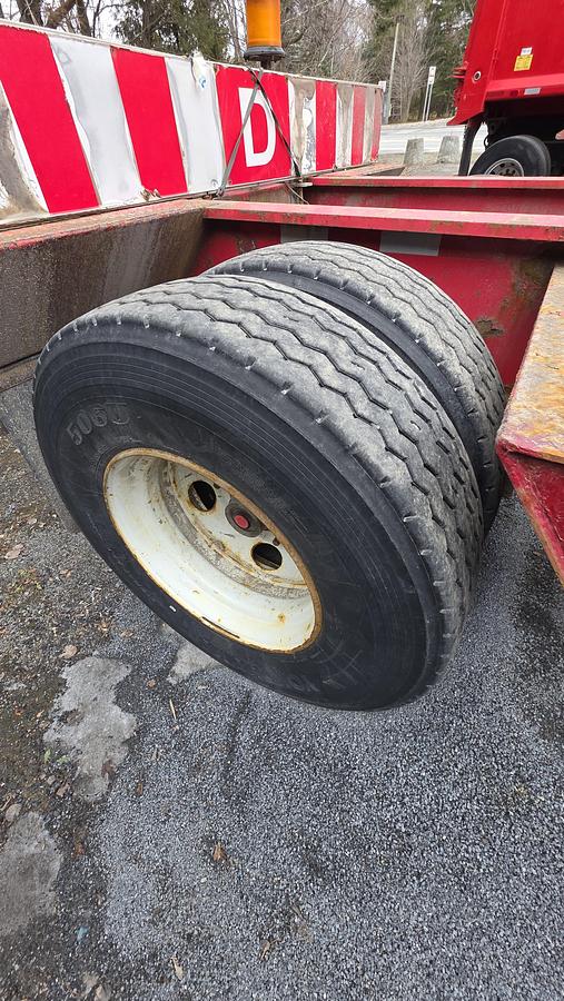 Used 2011 Pitts 24 Feet / 3 axles Lowboy