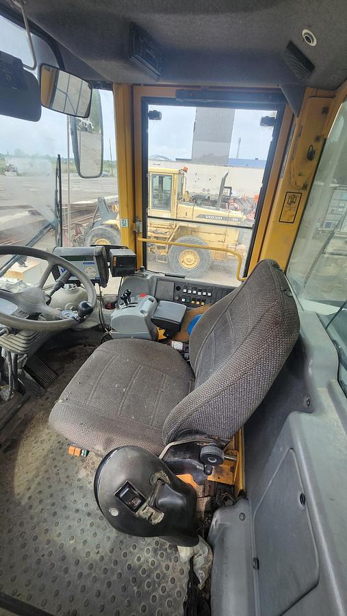 Used 2006 Volvo L220E