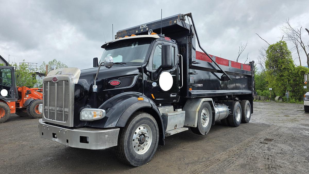 Used 2015 Peterbilt Tri axle