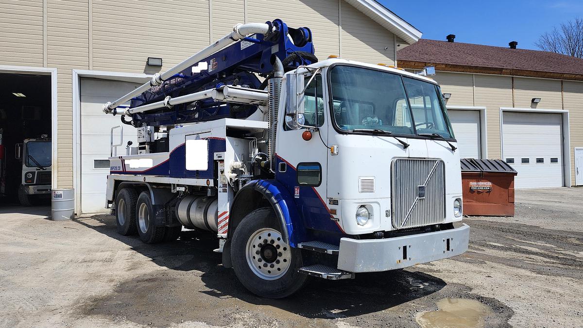 Used 1996 Putzmeister 28m on 2001 Volvo