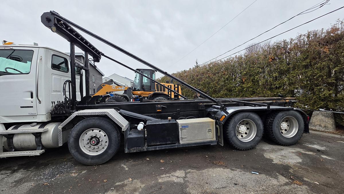 Used 2007 Sterling Roll-Off