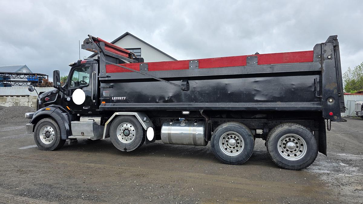 Used 2015 Peterbilt Tri axle