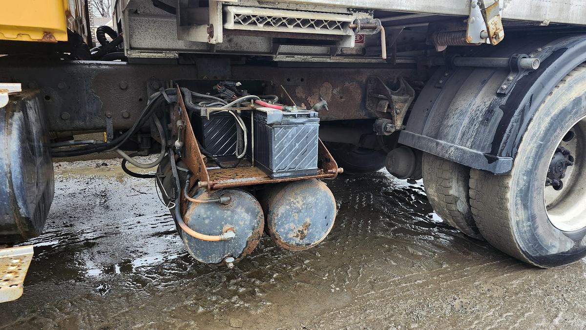 Used 2002 International 7400