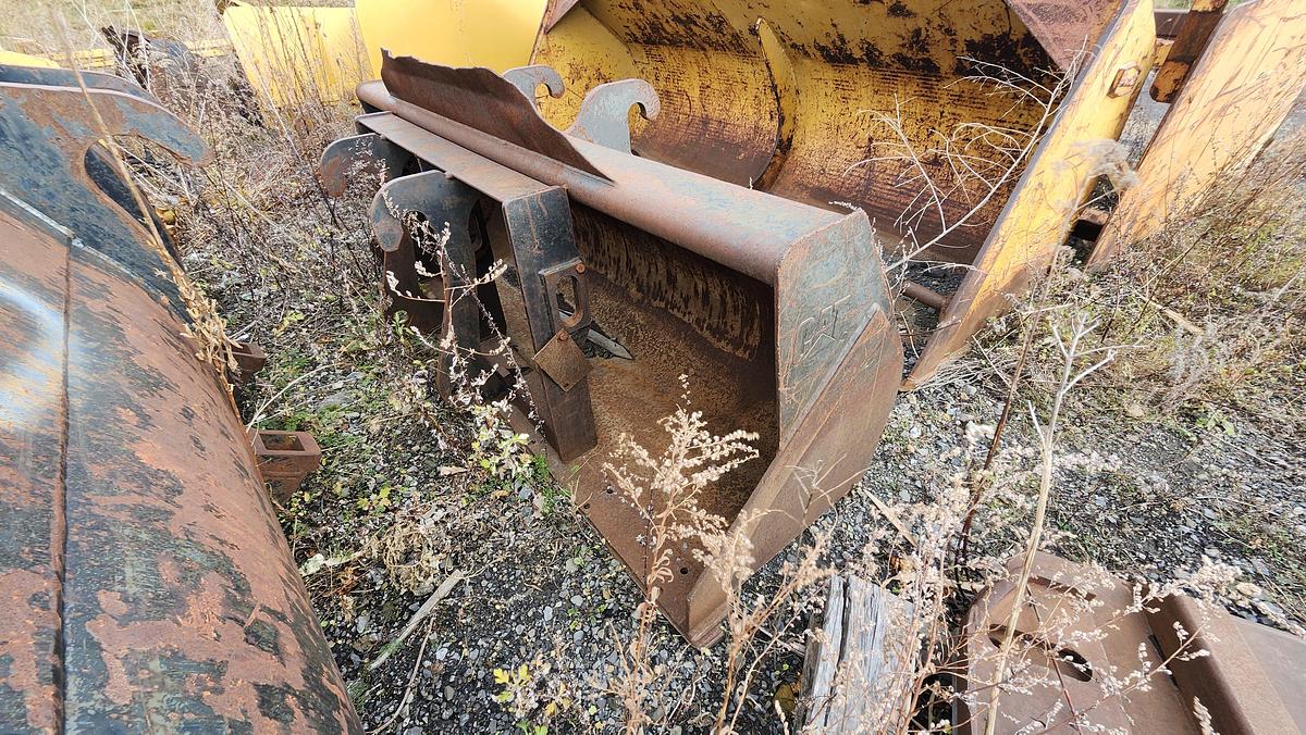 Used Caterpillar 92″ Bucket