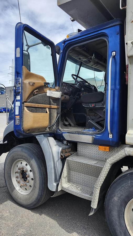 Used 2006 Mack CT713