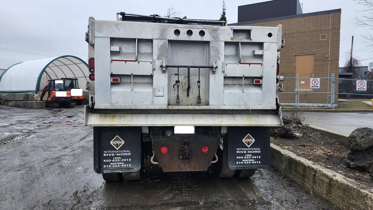 Used 2002 International 7400