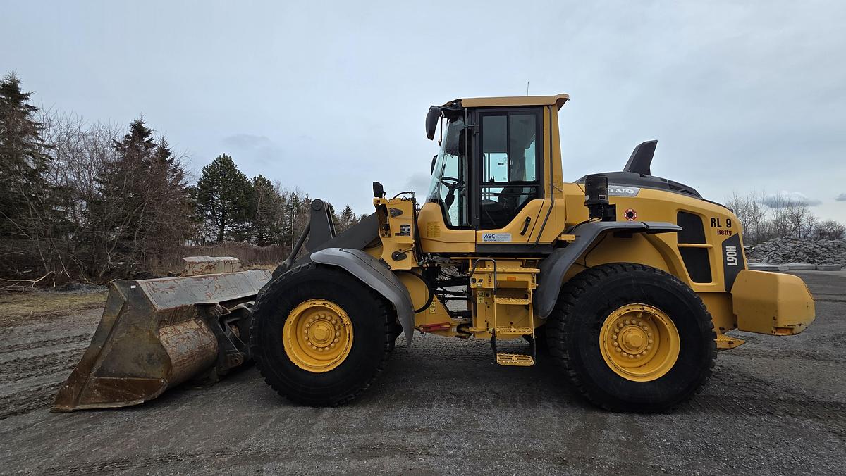 Used 2015 Volvo L90H