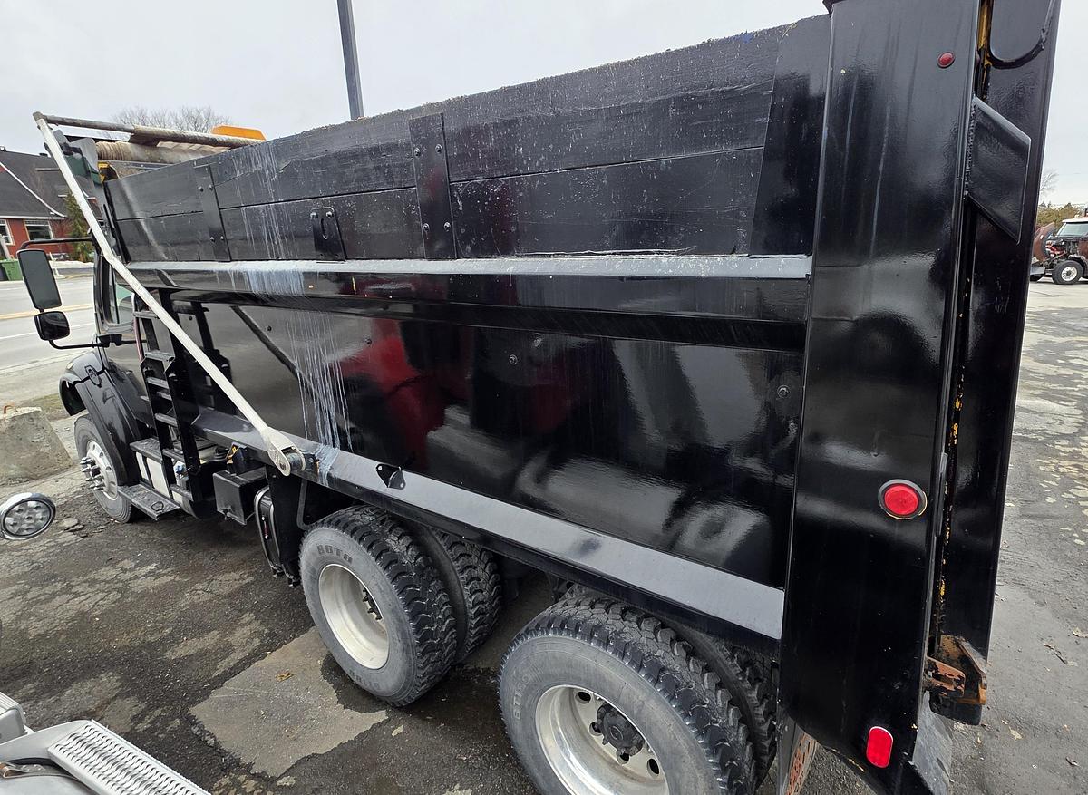 Used 2015 Freightliner M2-112